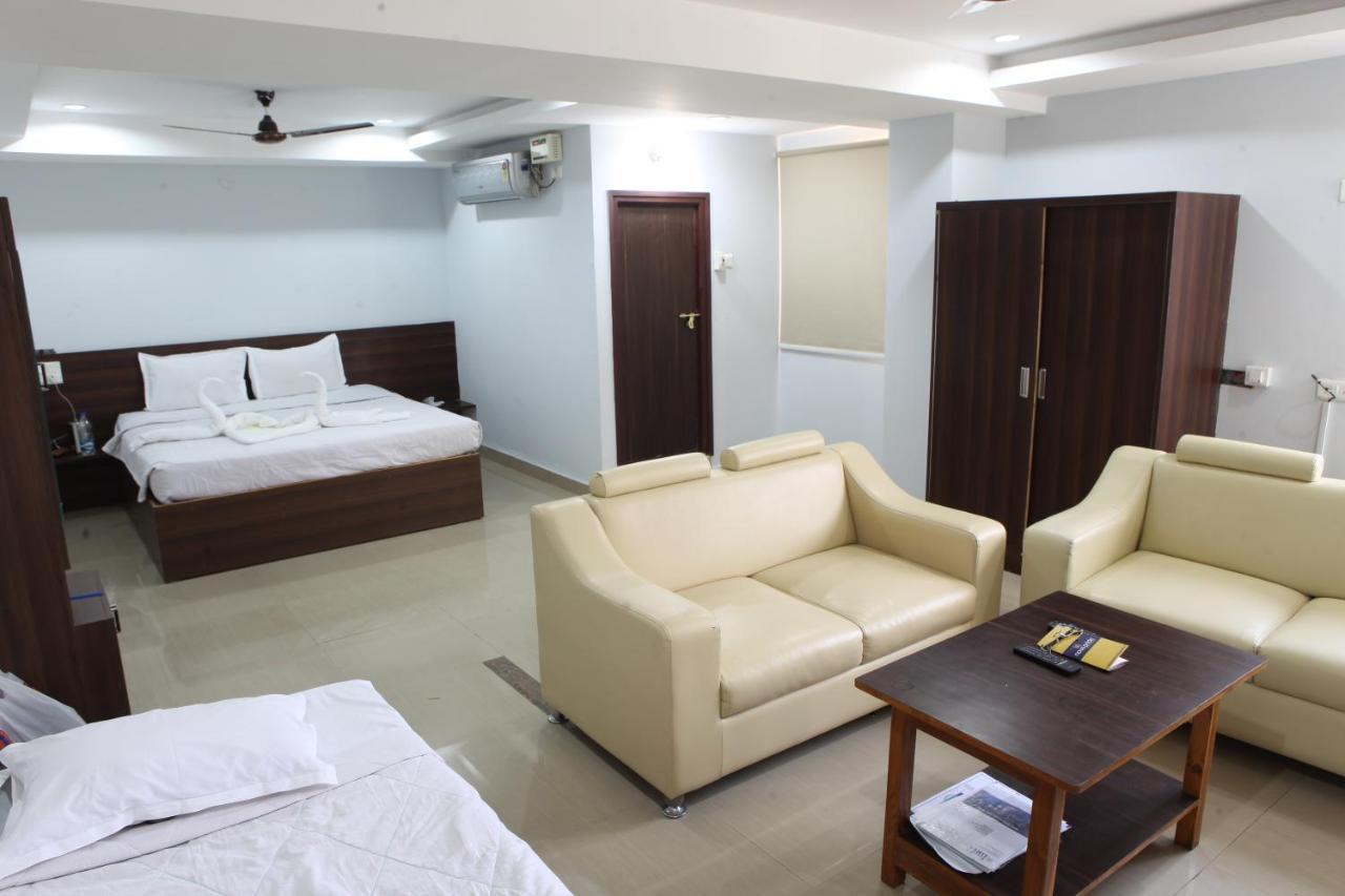 Nova Pride Hotel Hyderabad Exterior foto